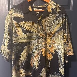 Very cool tropical patterned Tommy Bahama men's shirt XL
